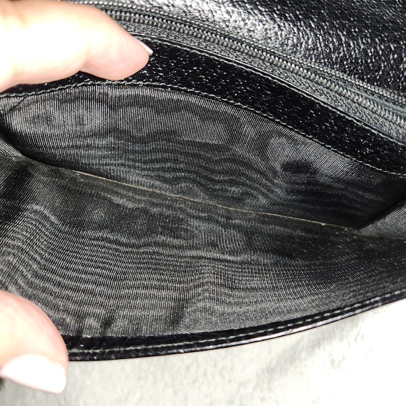 GUCCI G Hardware with Hook Black Pebble Grain Wallet - Picture 15 of 16